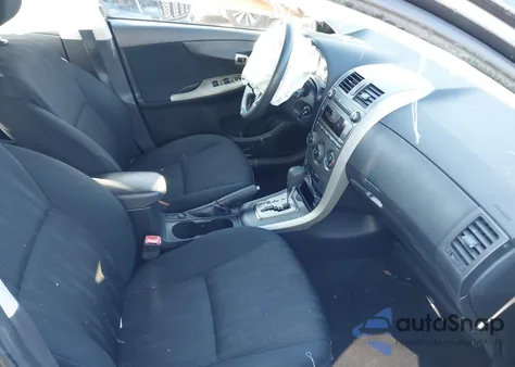 2011 Toyota Corolla S z USA, uszkodzony, nr VIN 2T1BU4EE0BC619246